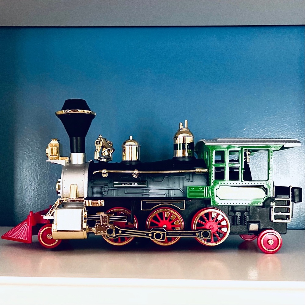 The Old Smokey Express Battery Operated Locomotive - Black and Green.  It works!